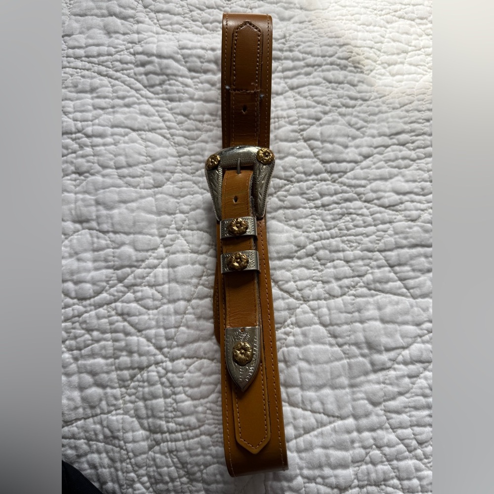 24-26” Tan Western-Style Belt w/Silver & Gold accents Solid Nickel silver buckle